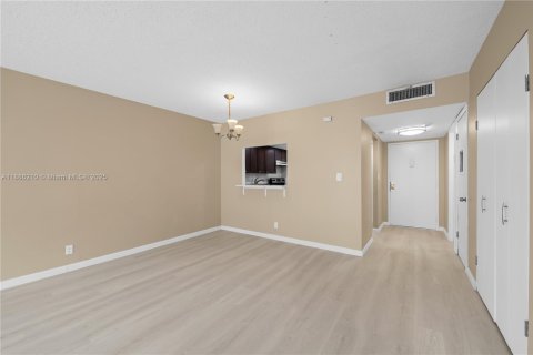 Condominio en alquiler en North Miami Beach, Florida, 1 dormitorio, 72.46 m2 № 1979162 - foto 8