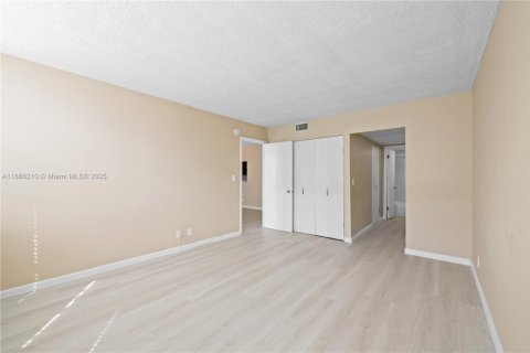 Condominio en alquiler en North Miami Beach, Florida, 1 dormitorio, 72.46 m2 № 1979162 - foto 11