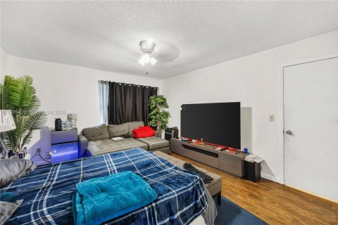 Townhouse in Margate, Florida 3 bedrooms, 128.86 sq.m. № 2040861 - photo 17