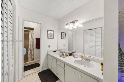 Townhouse in Margate, Florida 3 bedrooms, 128.86 sq.m. № 2040861 - photo 19
