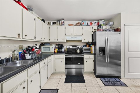 Townhouse in Margate, Florida 3 bedrooms, 128.86 sq.m. № 2040861 - photo 12