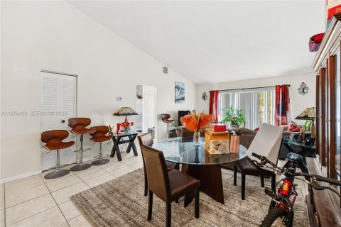 Townhouse in Margate, Florida 3 bedrooms, 128.86 sq.m. № 2040861 - photo 6