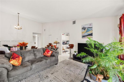 Townhouse in Margate, Florida 3 bedrooms, 128.86 sq.m. № 2040861 - photo 7