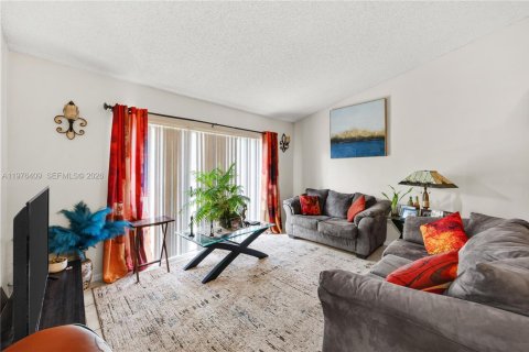 Townhouse in Margate, Florida 3 bedrooms, 128.86 sq.m. № 2040861 - photo 10