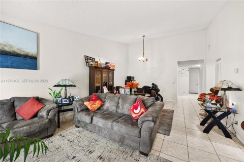 Townhouse in Margate, Florida 3 bedrooms, 128.86 sq.m. № 2040861 - photo 8