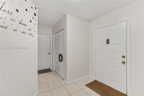 Townhouse in Margate, Florida 3 bedrooms, 128.86 sq.m. № 2040861 - photo 4
