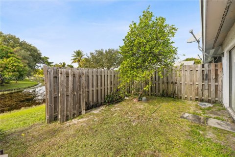 Townhouse in Margate, Florida 3 bedrooms, 128.86 sq.m. № 2040861 - photo 25