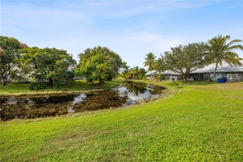 Townhouse in Margate, Florida 3 bedrooms, 128.86 sq.m. № 2040861 - photo 26