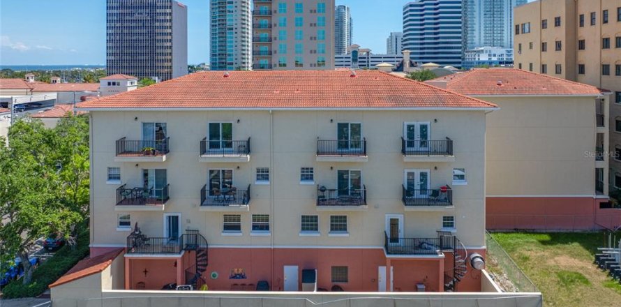 Condo in Saint Petersburg, Florida, 3 bedrooms  № 1772162