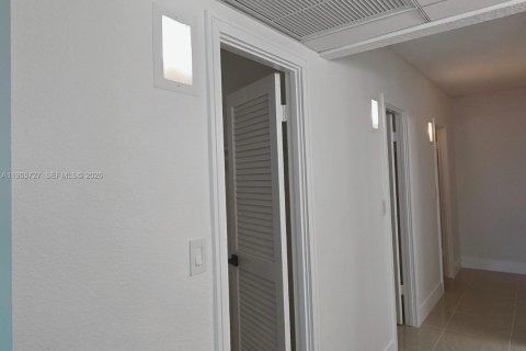 Снять в аренду кондоминиум в Санни-Айлс-Бич, Флорида 2 спальни, 139.82м2, № 2081238 - фото 19