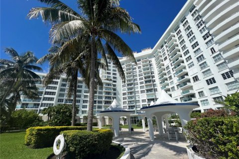 Condominio en venta en Miami Beach, Florida, 1 dormitorio, 56.67 m2 № 2035380 - foto 13