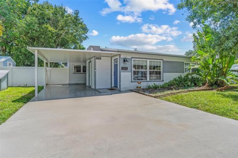 Casa en alquiler en Saint Petersburg, Florida, 3 dormitorios, 104.05 m2 № 1883056 - foto 1