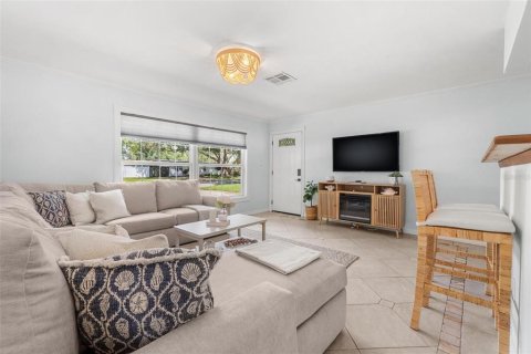 Casa en alquiler en Saint Petersburg, Florida, 3 dormitorios, 104.05 m2 № 1883056 - foto 13