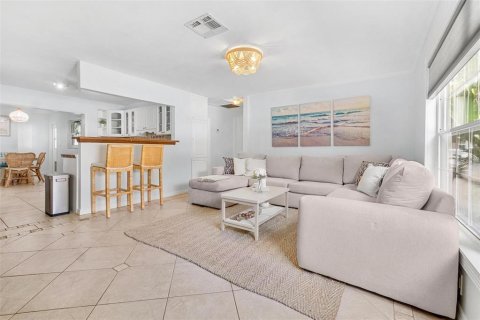 Casa en alquiler en Saint Petersburg, Florida, 3 dormitorios, 104.05 m2 № 1883056 - foto 3