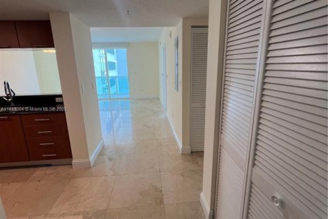 Copropriété à louer à Miami, Floride: 1 chambre, 78.13 m2 № 1938691 - photo 2