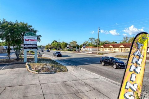 Propiedad comercial en venta en Spring Hill, Florida, 445.93 m2 № 1657758 - foto 23