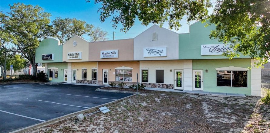 Immobilier commercial à Spring Hill, Floride 445.93 m2 № 1657758