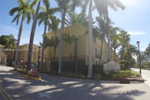 Condominio en alquiler en Aventura, Florida, 1 dormitorio, 79.8 m2 № 2068510 - foto 2