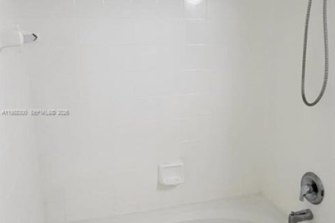 Condominio en alquiler en Aventura, Florida, 1 dormitorio, 79.8 m2 № 2068510 - foto 25