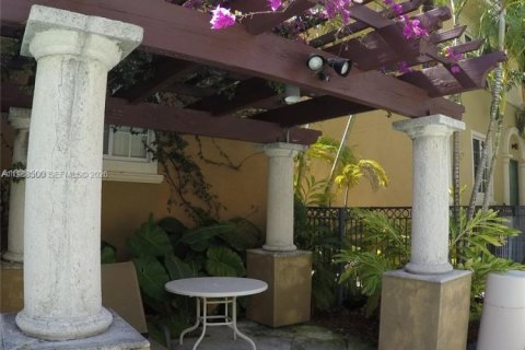 Condominio en alquiler en Aventura, Florida, 1 dormitorio, 79.8 m2 № 2068510 - foto 5