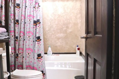 Copropriété à louer à Hallandale Beach, Floride: 1 chambre, 76.92 m2 № 1946801 - photo 13