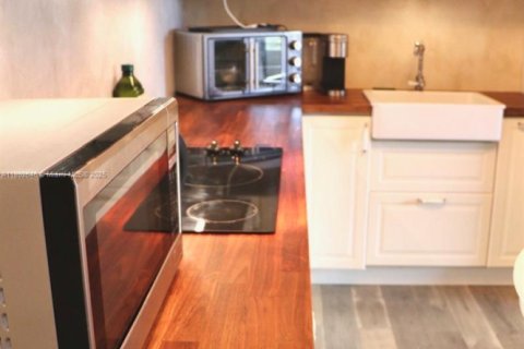 Copropriété à louer à Hallandale Beach, Floride: 1 chambre, 76.92 m2 № 1946801 - photo 3
