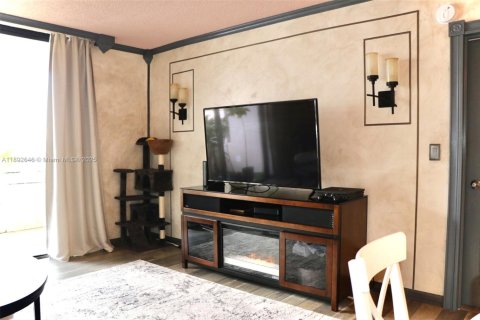 Copropriété à louer à Hallandale Beach, Floride: 1 chambre, 76.92 m2 № 1946801 - photo 7