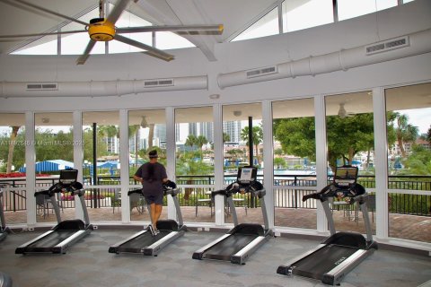 Copropriété à louer à Hallandale Beach, Floride: 1 chambre, 76.92 m2 № 1946801 - photo 23