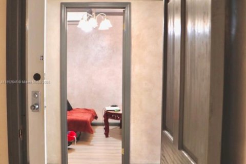 Copropriété à louer à Hallandale Beach, Floride: 1 chambre, 76.92 m2 № 1946801 - photo 11
