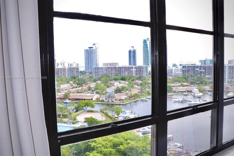Copropriété à louer à Hallandale Beach, Floride: 1 chambre, 76.92 m2 № 1946801 - photo 17