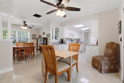House in Tampa, Florida 4 bedrooms, 138.7 sq.m. № 2347131 - photo 15