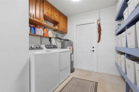 House in Tampa, Florida 4 bedrooms, 138.7 sq.m. № 2347131 - photo 27