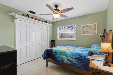House in Tampa, Florida 4 bedrooms, 138.7 sq.m. № 2347131 - photo 20