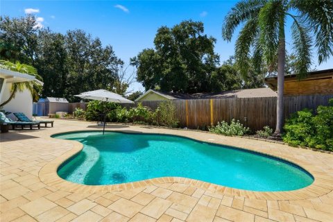 House in Tampa, Florida 4 bedrooms, 138.7 sq.m. № 2347131 - photo 2