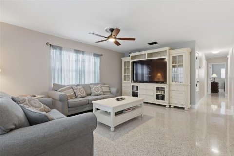 House in Tampa, Florida 4 bedrooms, 138.7 sq.m. № 2347131 - photo 6