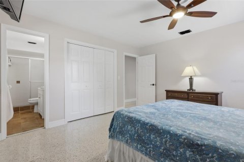 House in Tampa, Florida 4 bedrooms, 138.7 sq.m. № 2347131 - photo 22