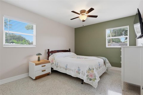 House in Tampa, Florida 4 bedrooms, 138.7 sq.m. № 2347131 - photo 19