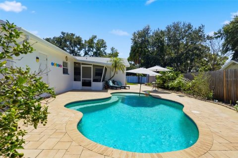 House in Tampa, Florida 4 bedrooms, 138.7 sq.m. № 2347131 - photo 28
