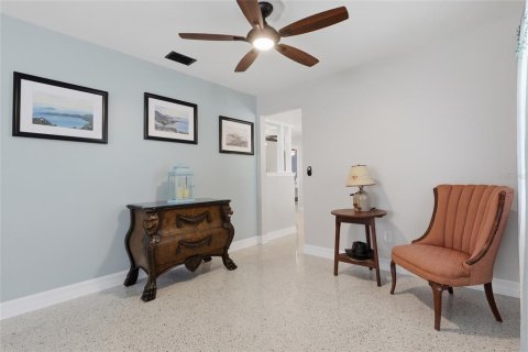House in Tampa, Florida 4 bedrooms, 138.7 sq.m. № 2347131 - photo 9