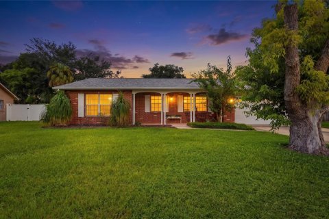 Villa ou maison à Tampa, Floride 4 chambres, 138.7 m2 № 2347131