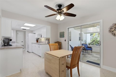 House in Tampa, Florida 4 bedrooms, 138.7 sq.m. № 2347131 - photo 25