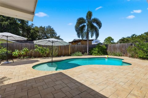 House in Tampa, Florida 4 bedrooms, 138.7 sq.m. № 2347131 - photo 30
