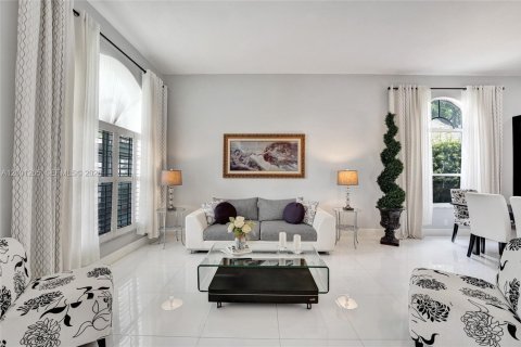 House in Pembroke Pines, Florida 3 bedrooms, 175.49 sq.m. № 2065427 - photo 10