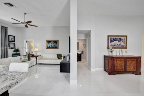 House in Pembroke Pines, Florida 3 bedrooms, 175.49 sq.m. № 2065427 - photo 22