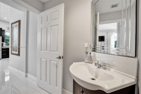 House in Pembroke Pines, Florida 3 bedrooms, 175.49 sq.m. № 2065427 - photo 27