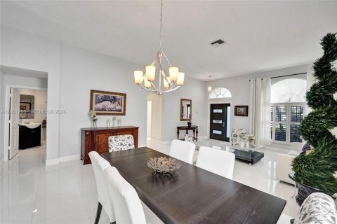 House in Pembroke Pines, Florida 3 bedrooms, 175.49 sq.m. № 2065427 - photo 21