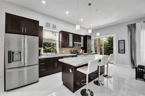 House in Pembroke Pines, Florida 3 bedrooms, 175.49 sq.m. № 2065427 - photo 29