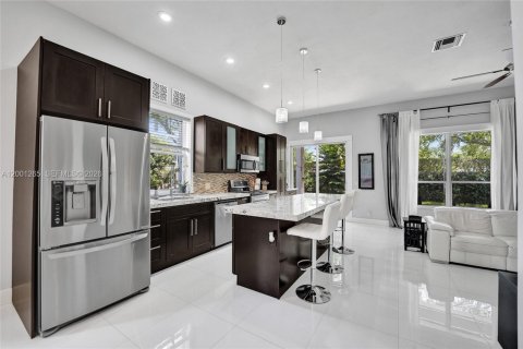 House in Pembroke Pines, Florida 3 bedrooms, 175.49 sq.m. № 2065427 - photo 28