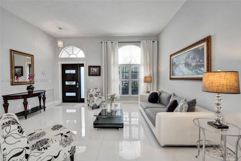 House in Pembroke Pines, Florida 3 bedrooms, 175.49 sq.m. № 2065427 - photo 12