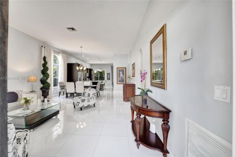 House in Pembroke Pines, Florida 3 bedrooms, 175.49 sq.m. № 2065427 - photo 6